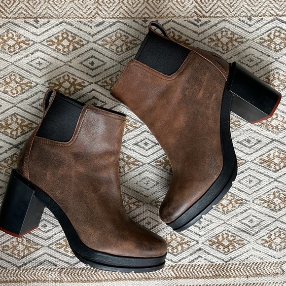 Sorel Shoes - Sorel Margo Chelsea Boots Size 9